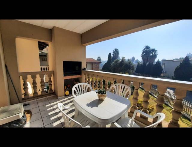 2 BEDROOM APARTMENT FOR SALE IN VAALPARK